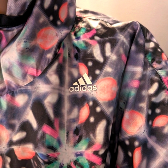 ADIDAS Print Relaxed Lightweight Windbreaker Jacket with hood & zippered pockets - Picture 4 of 7